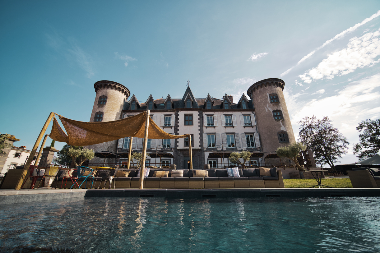 Photo aérienne du château de Chignat près de Pont-du-Château en Auvergne-Rhône-Alpes.