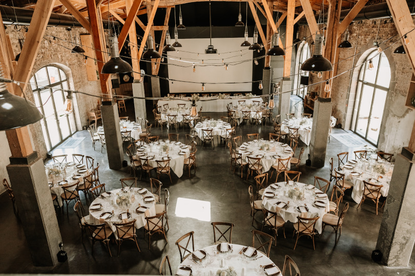 Photo d'une salle de réception prise en Auvergne dans le Puy-de-Dôme à l'occasion d'un mariage.